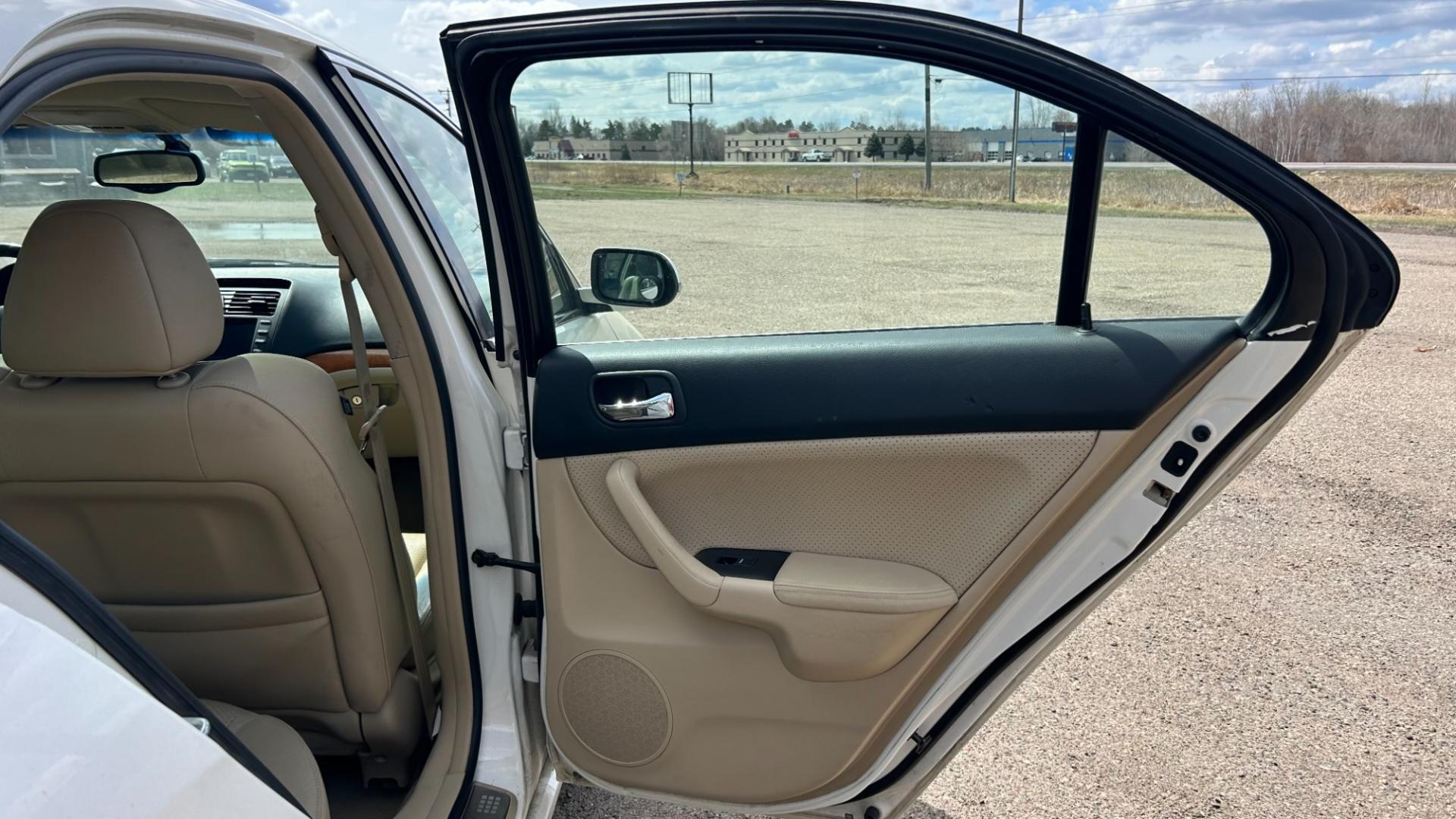 2004 White Acura TSX 5-speed AT with Navigation System (JH4CL96954C) with an 2.4L L4 DOHC 16V engine, 5-Speed Automatic Overdrive transmission, located at 17255 hwy 65 NE, Ham Lake, MN, 55304, 0.000000, 0.000000 - Photo#12